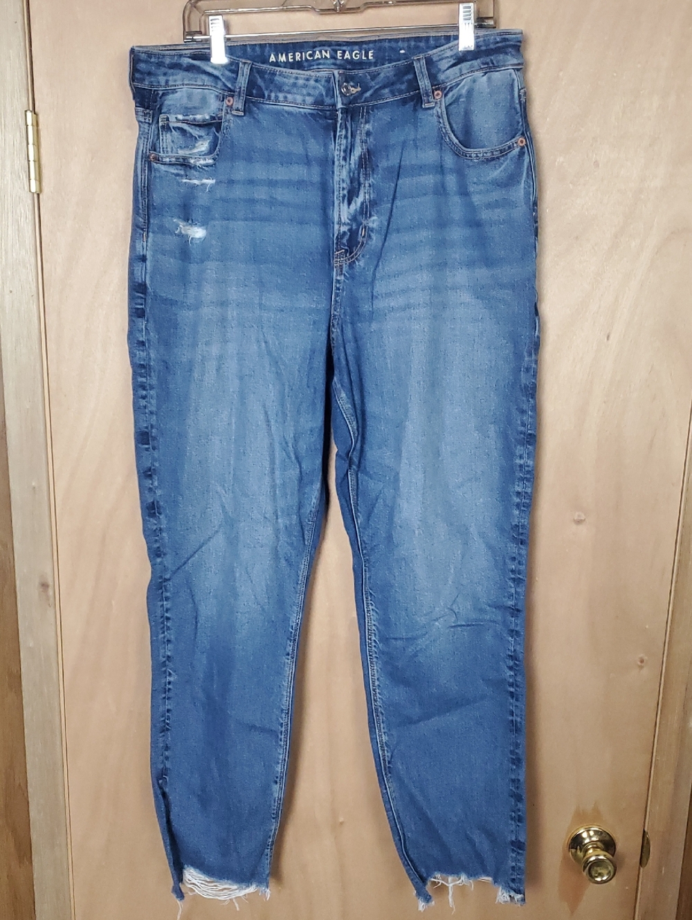 American Eagle Light Blue Distress Mom Jean Size 16
